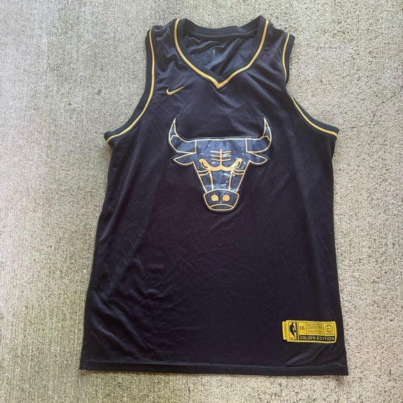 Michael Jordan Bulls Gold Jersey - Picture 1 of 5